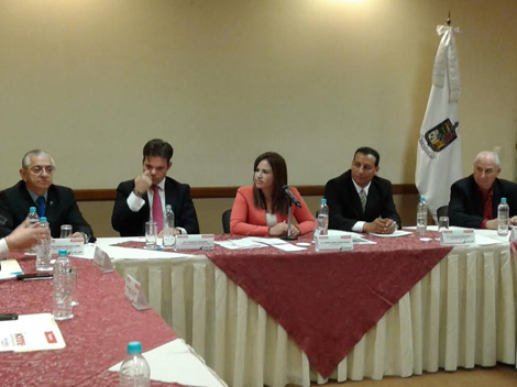 La candidata del PRI a la gubernatura se reunió con líderes del deporte. 