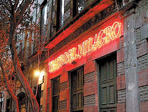 DF: es más fácil abrir un antro que un teatro.