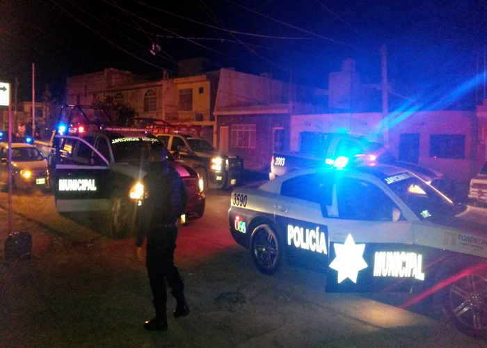 La policía de Torreón llegó en 2 minutos luego de activarse el código rojo. 