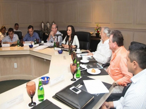 La secretaria de Turismo, Laura Fernández Piña en sesión.