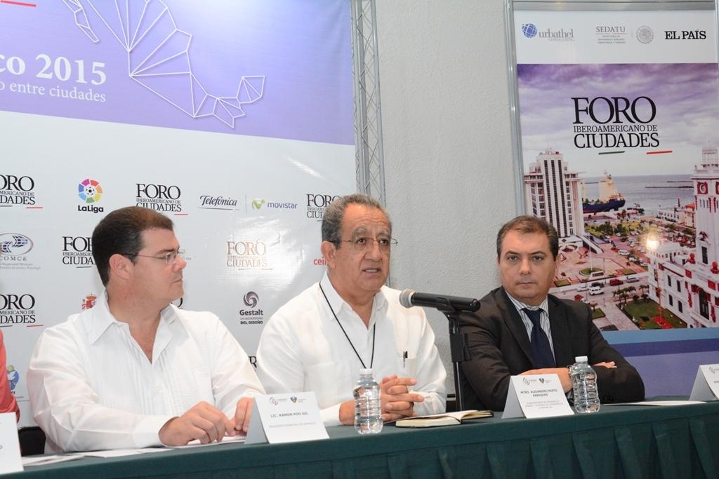 Alejandro Nieto, subsecretario de la Sedatu participó en el Foro Iberoamericano de Ciudades, en Boca del Río, Veracruz.