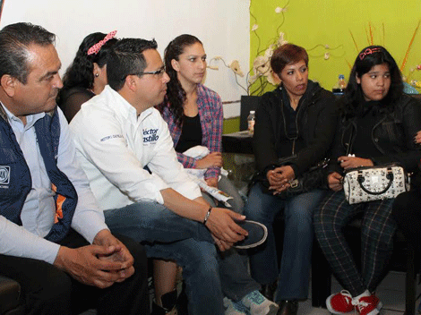 El candidato del PAN a la alcaldía de Santa Catarina dialogó con maestras de zumba,