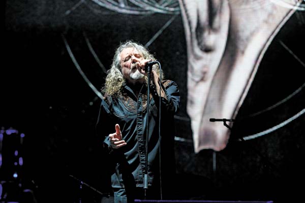 Robert Plant protagonizó el cierre de la primera velada.