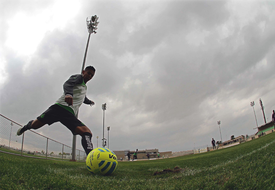 Nestor Calderón, mediocampista del Club Santos Laguna