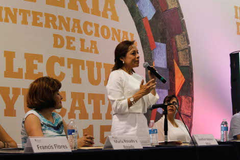 Josefina Vázquez promueve su libro "Cuando los hijos mandan".
