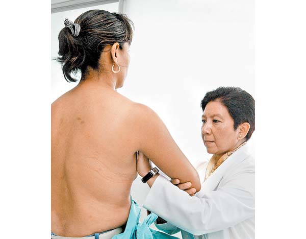 Una portadora de mutación de genes BRCA1 o BRCA2 tiene hasta 85% más probabilidad de un tumor.