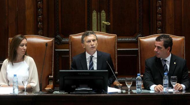 El alcalde de Buenos Aires, Mauricio Macri (c), en la apertura de las sesiones ordinarias de la legislatura local