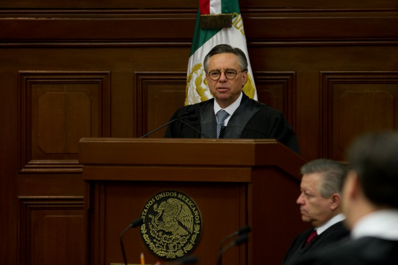 Eduardo Medina comentó que en Estados Unidos, cuando un nuevo ministro se integra al Pleno de la Corte, en su sesión privada les sirve café a sus homó
