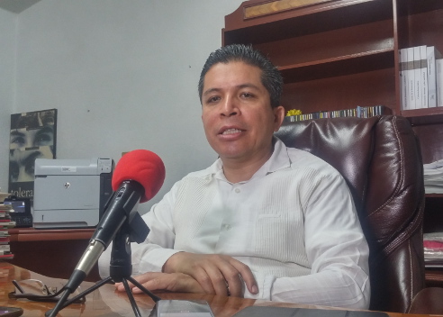 El vocal del INE, David Alejandro Delgado, explicó los lineamientos para los capacitadores. 