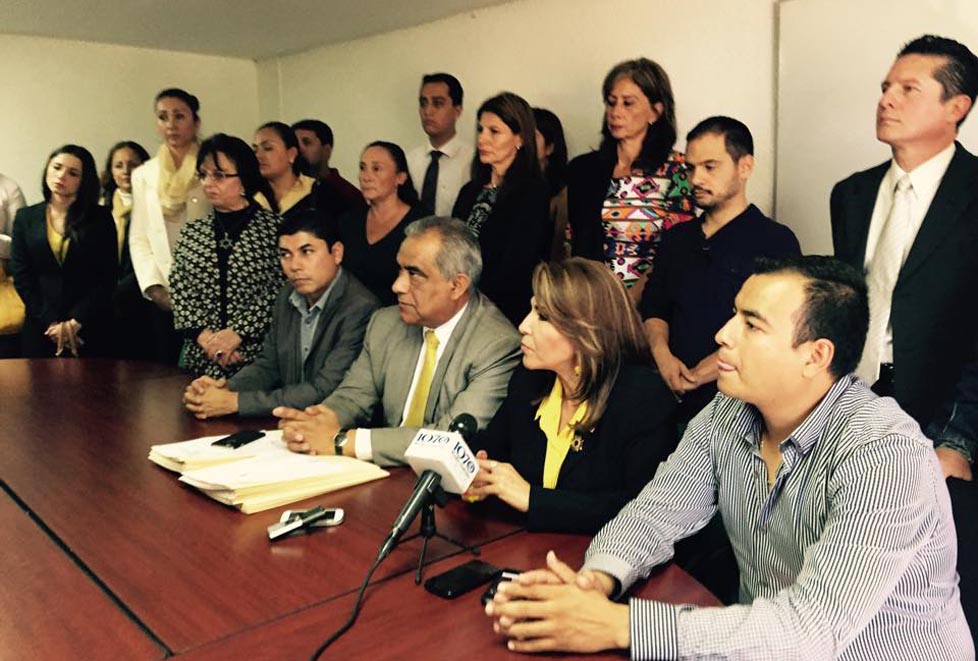 Fausto Lizaola fue acompañada por el presidente del PRD en el estado, Raúl Vargas López.