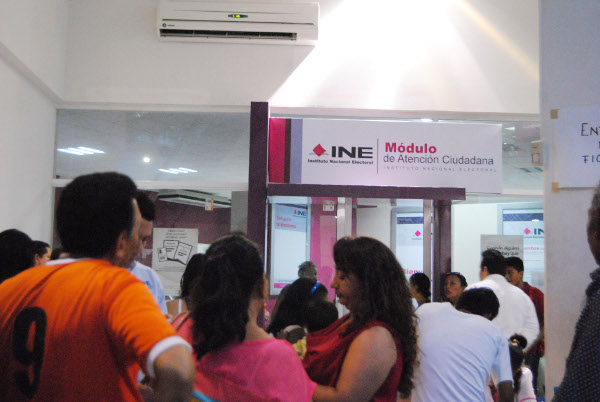 La junta local del INE aprobó medidas extraordinarias para capacitadores en 3 de los 9 distritos electorales en Guerrero.