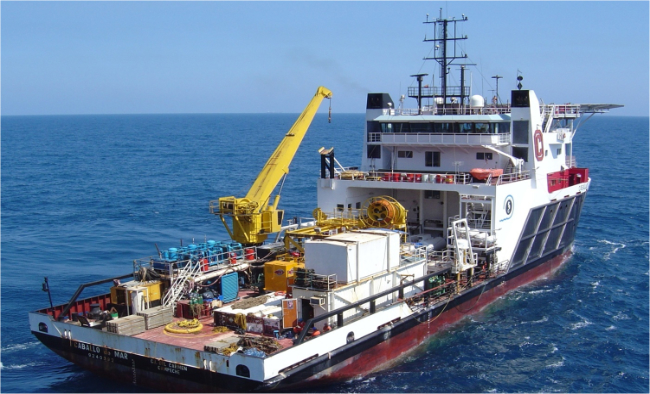Barco "Caballo de mar" empleado para trabajos de buceo de saturación.
