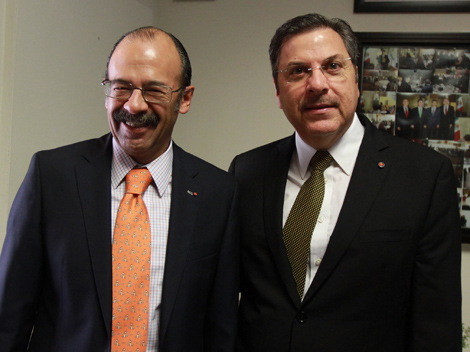 Héctor Guillermo Galeano Inclán y Homero Cantú Ochoa, presidentes del Colegio de Notarios de Nuevo León y Nacional, respectivamente. 