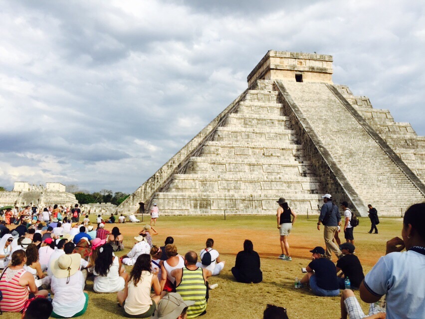 El fenómeno, que representa el ingreso del dios del sol en la casa maya, ocurrió en punto de las 6 de la mañana y duró 15 minutos.