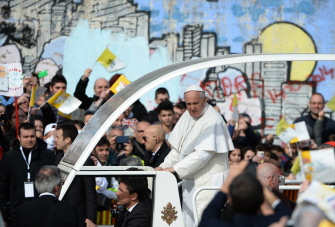 El papa Francisco, en el barrio napolitano de Scampia, esta mañana