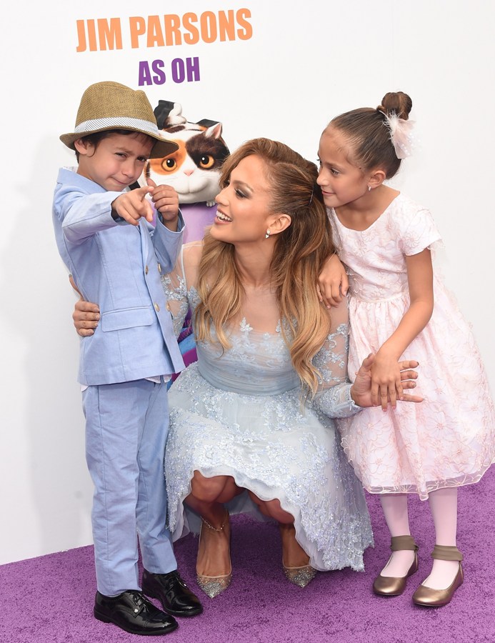 Jennifer Lopez asistió acompañada de sus hijos, Maximilian David Muniz y Emme Maribel Muniz.