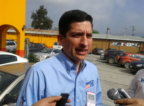 El panista acudió a almorzar en un restaurante de la carretera Nacional.