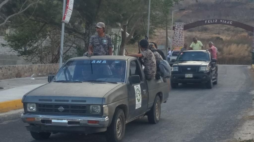 Policías comunitarios de Petaquillas incursionaron en el poblado de El Calvario.