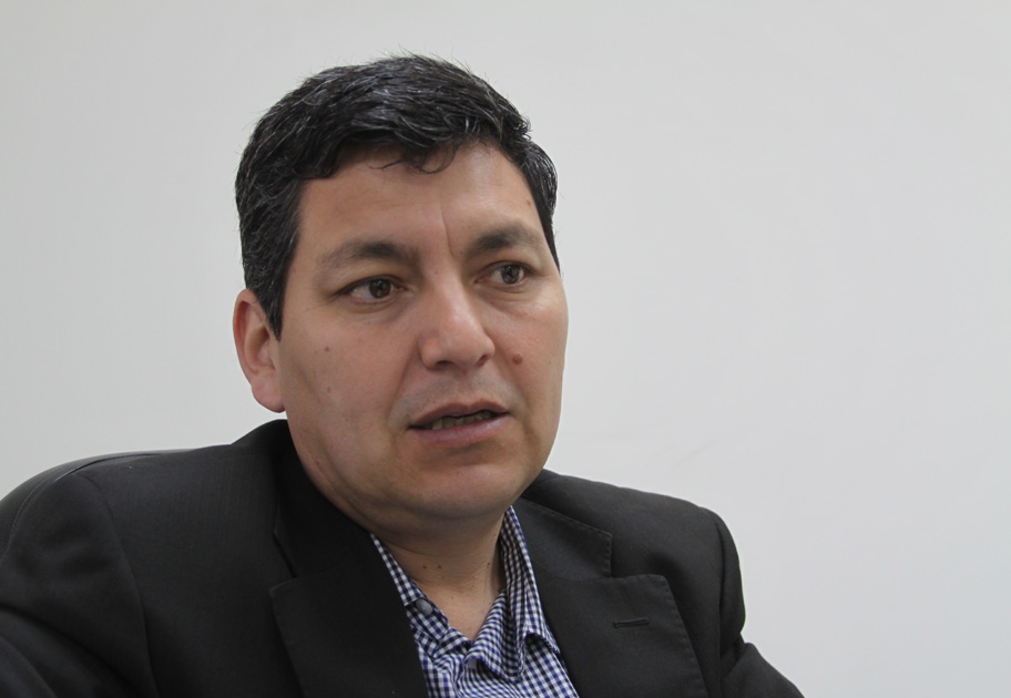 El coordinador jurídico, Enrique Flores Ruiz. 