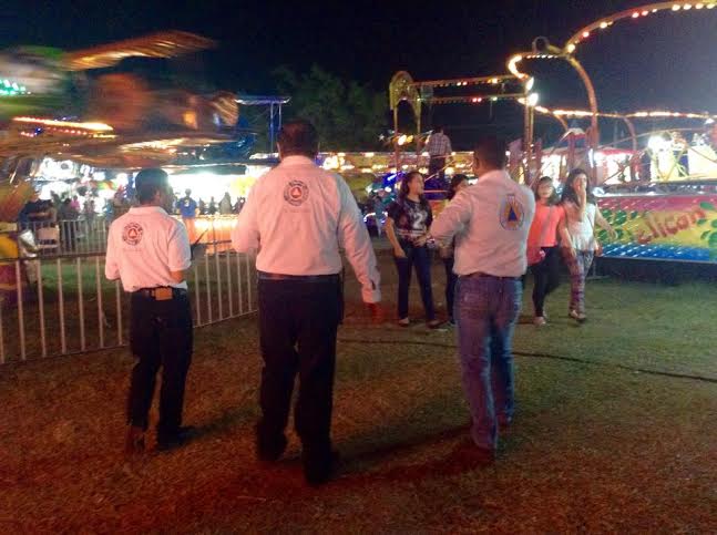 Elementos de Protección Civil Municipal verificaron el correcto funcionamiento del juego mecánico.