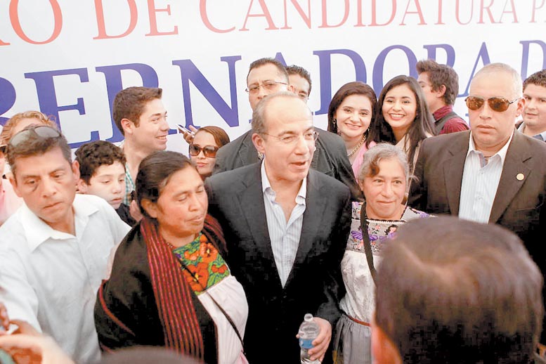 El ex jefe del Ejecutivo federal acudió a Morelia, donde acompañó a su hermana Luisa María.