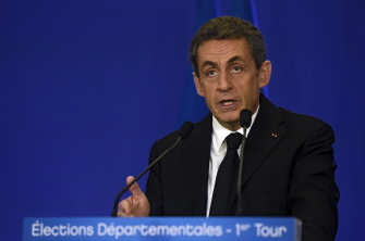 El ex presidente francés Nicolas Sarkozy, líder de la UMP, vencedora en los comicios, habla en la sede de su partido en París