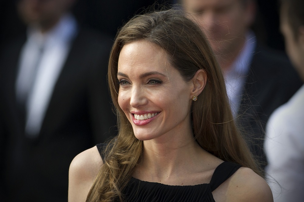 Angelina Jolie, de 39 años, hace dos se sometió a una doble mastectomía para retirarle tejido mamario.