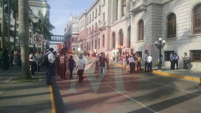 Bloquearon la calle Colón.