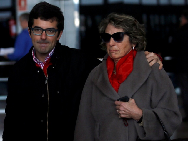 Familiares de las víctimas llegan al aeropuerto de Barcelona