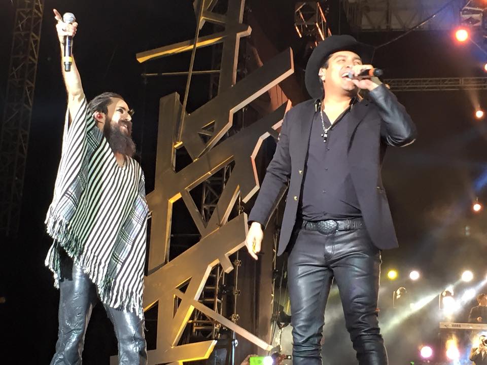 Julión Álvarez compartió el escenario con Moderatto. 