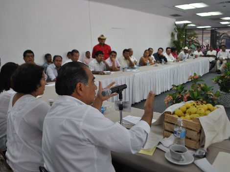 El candidato priista, Héctor Astudillo, sostuvo una reunión con organizaciones campesinas de la entidad, donde escuchó demandas de los sectores agrari