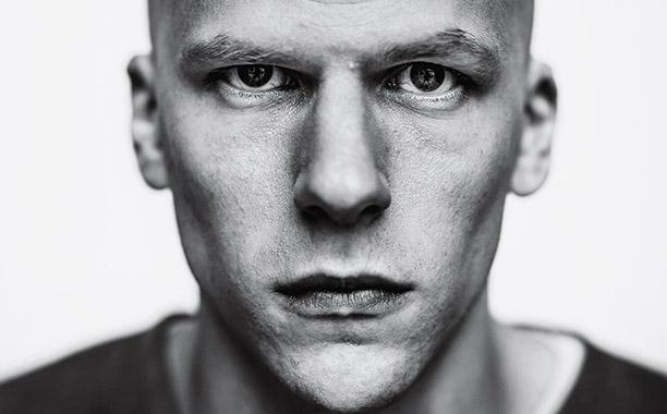 Jesse Eisenger interpreta a Lex Luthor. 