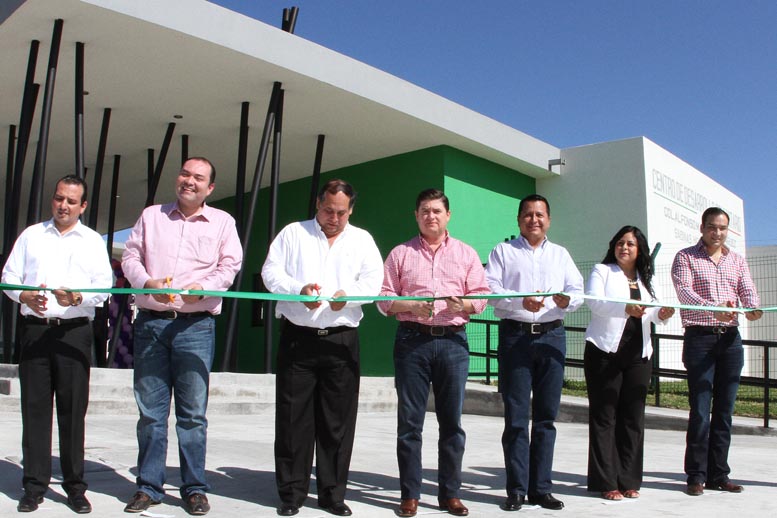 Durante su visita, el gobernador Rodrigo Medina inauguró varias obras. 