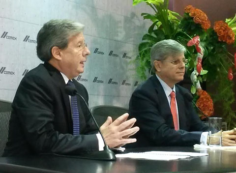 Directivos de Cemex dieron una rueda de prensa esta mañana.