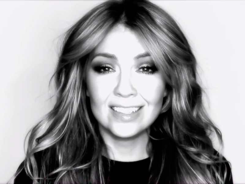 Thalía interpretó el popular tema de John Lennon.