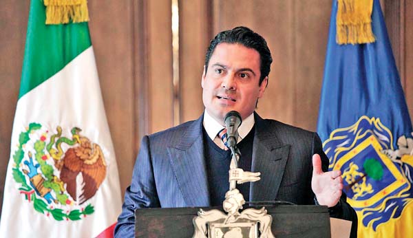 Nadie puede ganar más que el gobernador porque ningún servidor tiene el nivel de atribuciones de ese cargo, sentenció Aristóteles Sandoval.