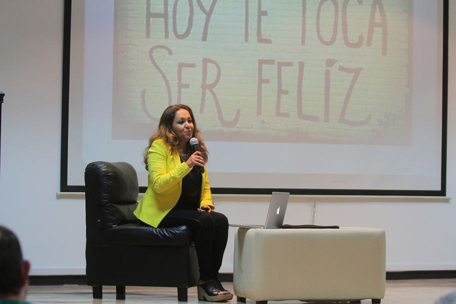 La periodista San Juana Martínez señala el dolor y la angustia que vivió, al ser víctima de persecuciones por el ejercicio de su oficio.