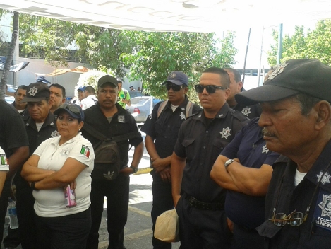 Luego de una semana de haber levantado el paro de Policías Municipales de Acapulco, que mantuvieron casi 11 meses, hoy vuelven a suspendieron sus acti