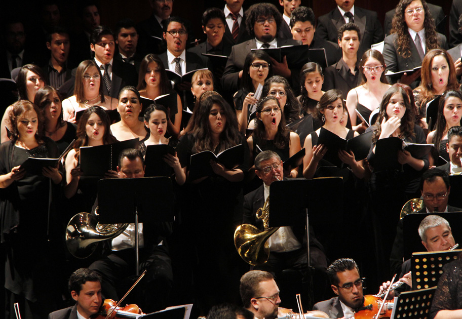Camerata de Coahuila interpretó una pieza rica en matices y en colores como la "Stabat Mater".