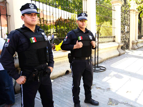 Los agentes de Tránsito ordenaron a los comerciantes que se retiraran.