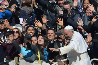 El Papa Francisco (en la imagen, bendiciendo las palmas) será protagonista de las celebraciones de la Semana Santa en el Vaticano