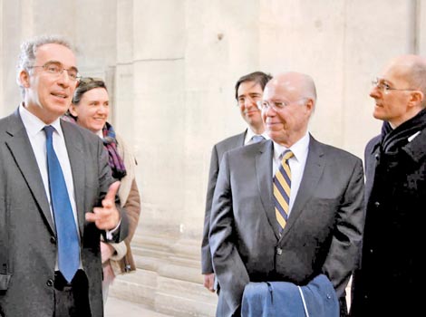 El rector José Narro Robles se reunió en la ceremonia con académicos franceses.