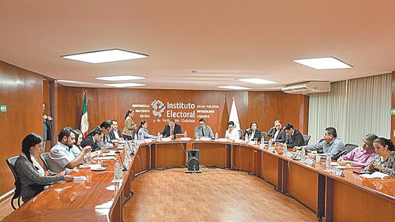 El IEPCJ desechó dos quejas por reparto de tarjetas del PVEM. 
