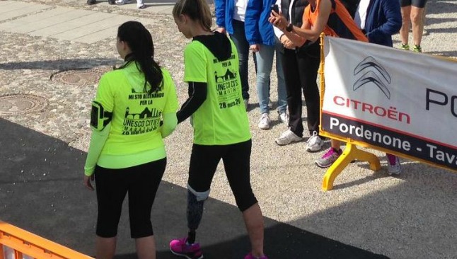 Imagen de Rebekah Gregory, con una prótesis regresa a competir en un Maratón 