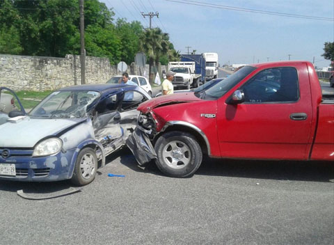 La circulación por la vía sigue obstruida.