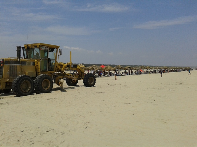Motoconformadora en Playa Tesoro