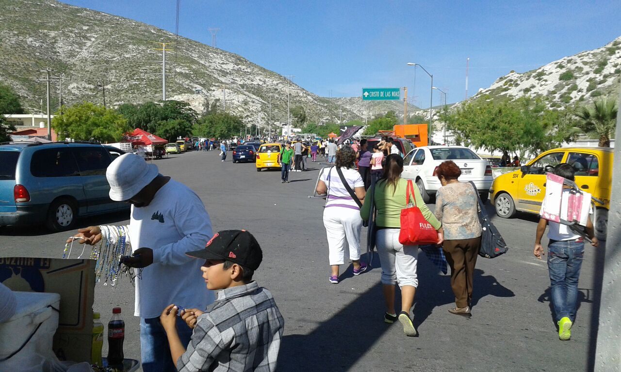 El viacrucis número 34 en el Cerro de las Noas de Torreón, contó con la asistencia de más de 40 mil personas, según informó el alcalde, Miguel Riquelm