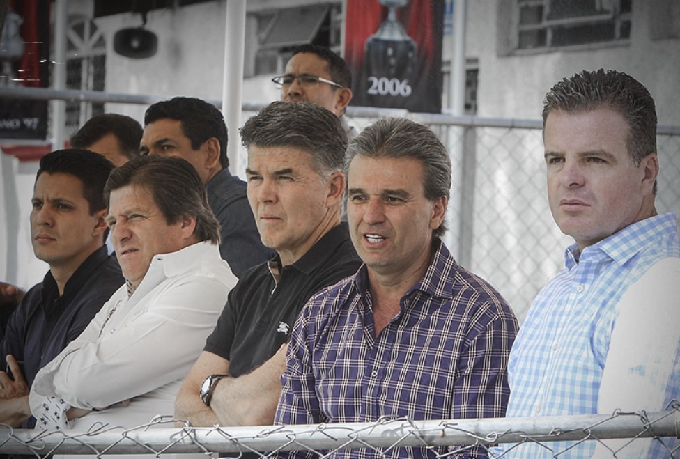 El técnico de Chivas observó el entrenamiento en Verde Valle