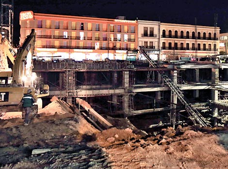 A pesar de que el análisis pronostica el peligro en la edificación, la obra continúa de manera normal.