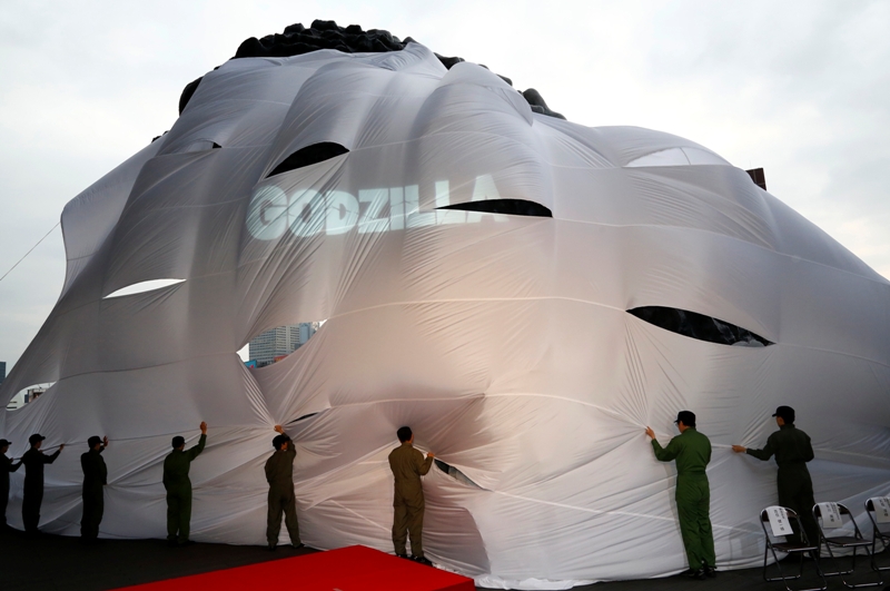 Así fue develada la cabeza gigante de Godzilla. 